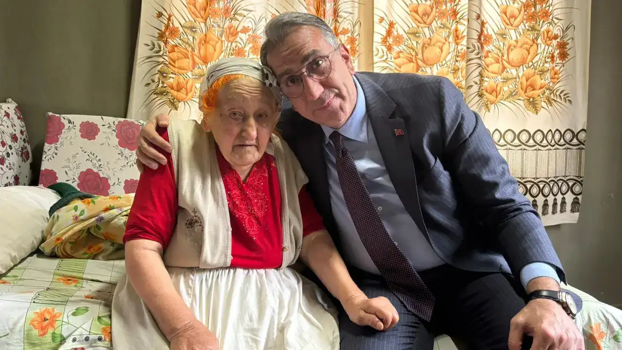 Sürmene’de Fikriye teyzeye Başkan Azizoğlu’ndan anlamlı destek