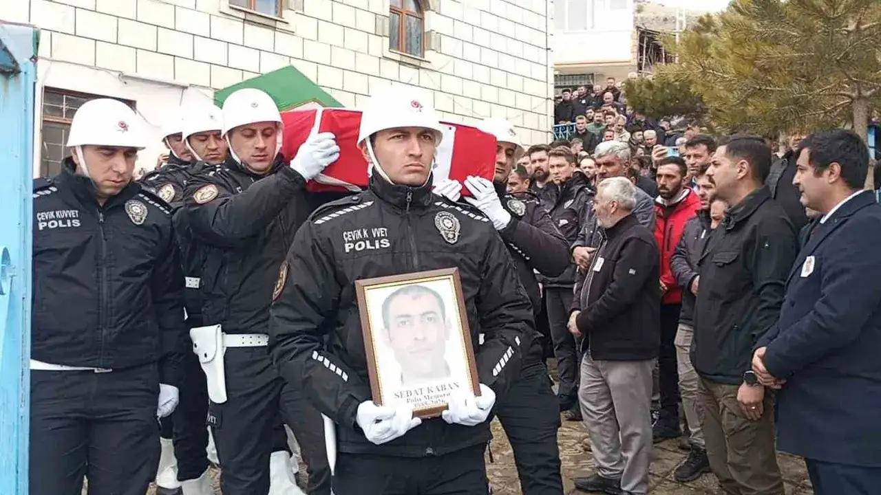 Trabzon’da hayatını kaybeden polis memuru memleketinde son yolculuğuna uğurlandı