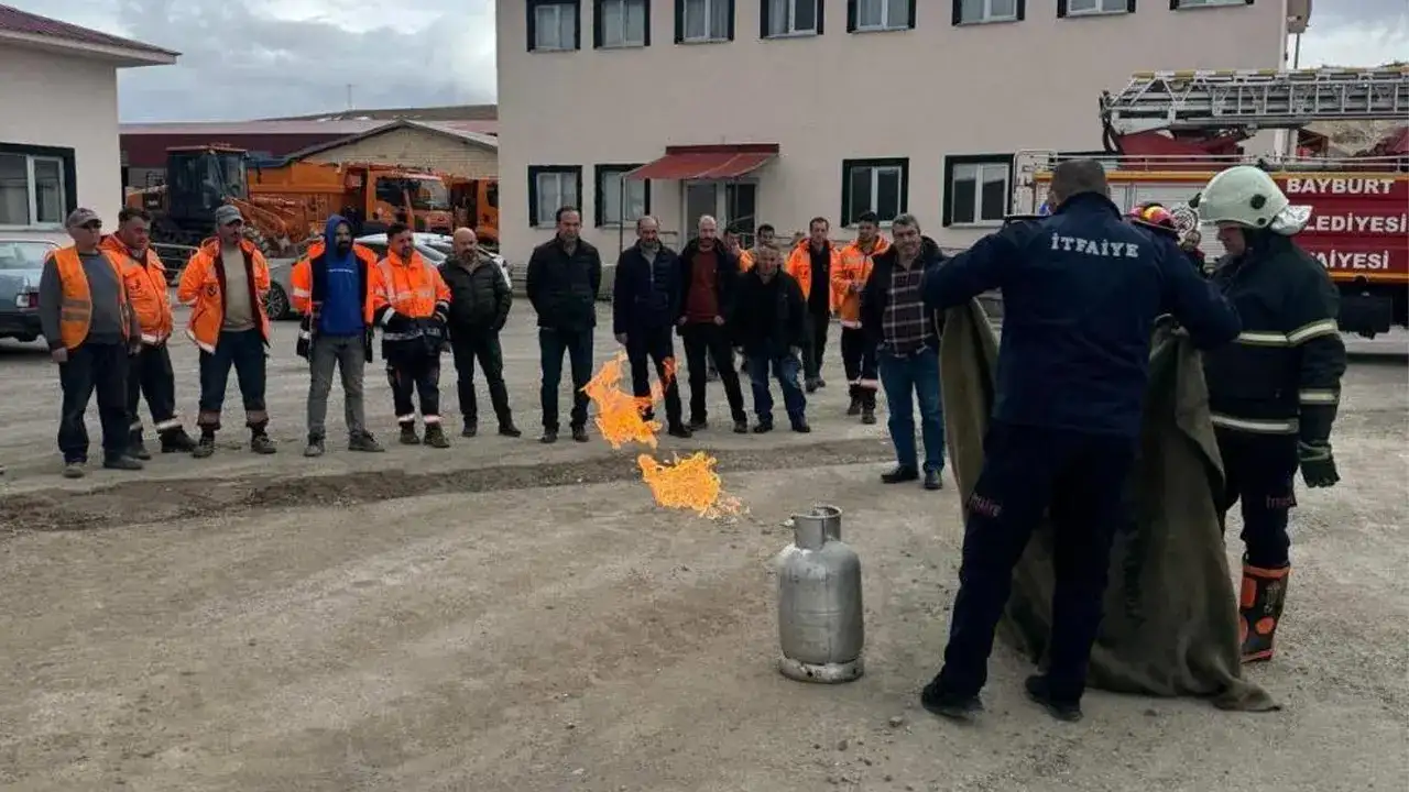 Bayburt’ta karayolları personeline yangın eğitimi