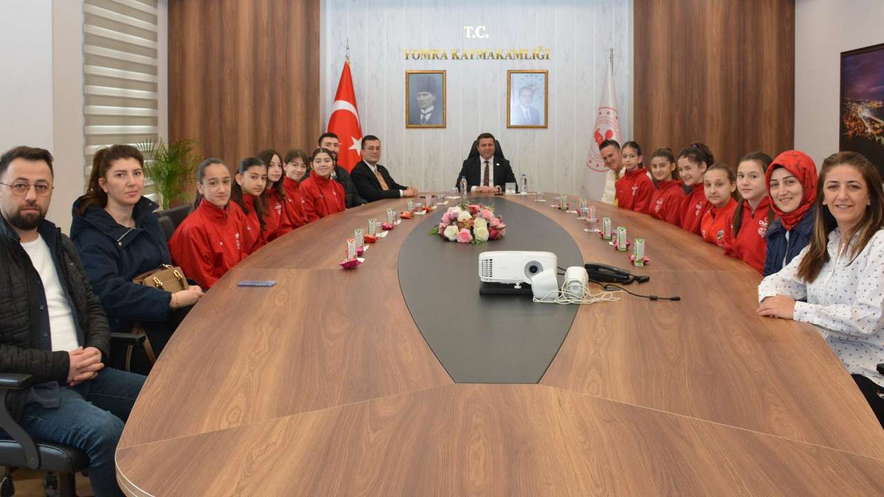 Yomra’da voleybol heyecanı öncesi anlamlı ziyaret! Kaymakam Ocak’tan başarı dileği