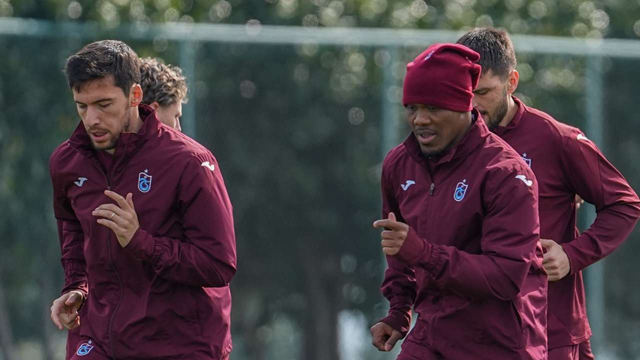 Trabzonspor Galatasaray mesaisine devam ediyor.