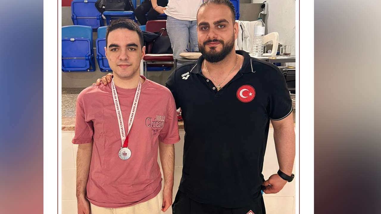 Trabzon’da özel sporculardan yüzmede önemli başarı! İlker Erol gümüş madalya kazandı
