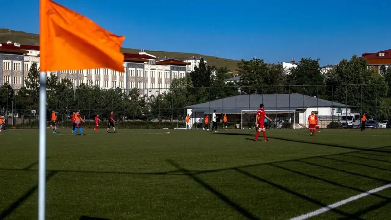 Bayburt’ta Polis Haftası’na özel futbol turnuvası