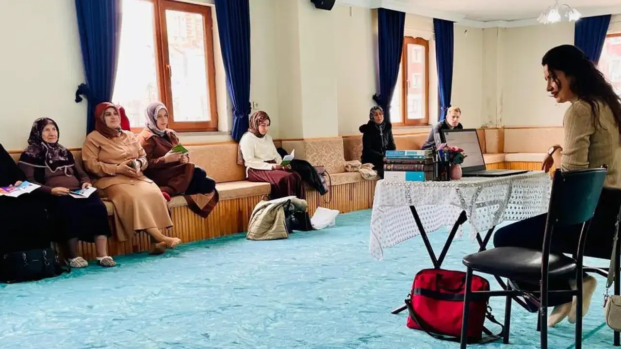 Bayburt’ta Kur’an kursu kursiyerlerine sağlıklı yaşam eğitimi