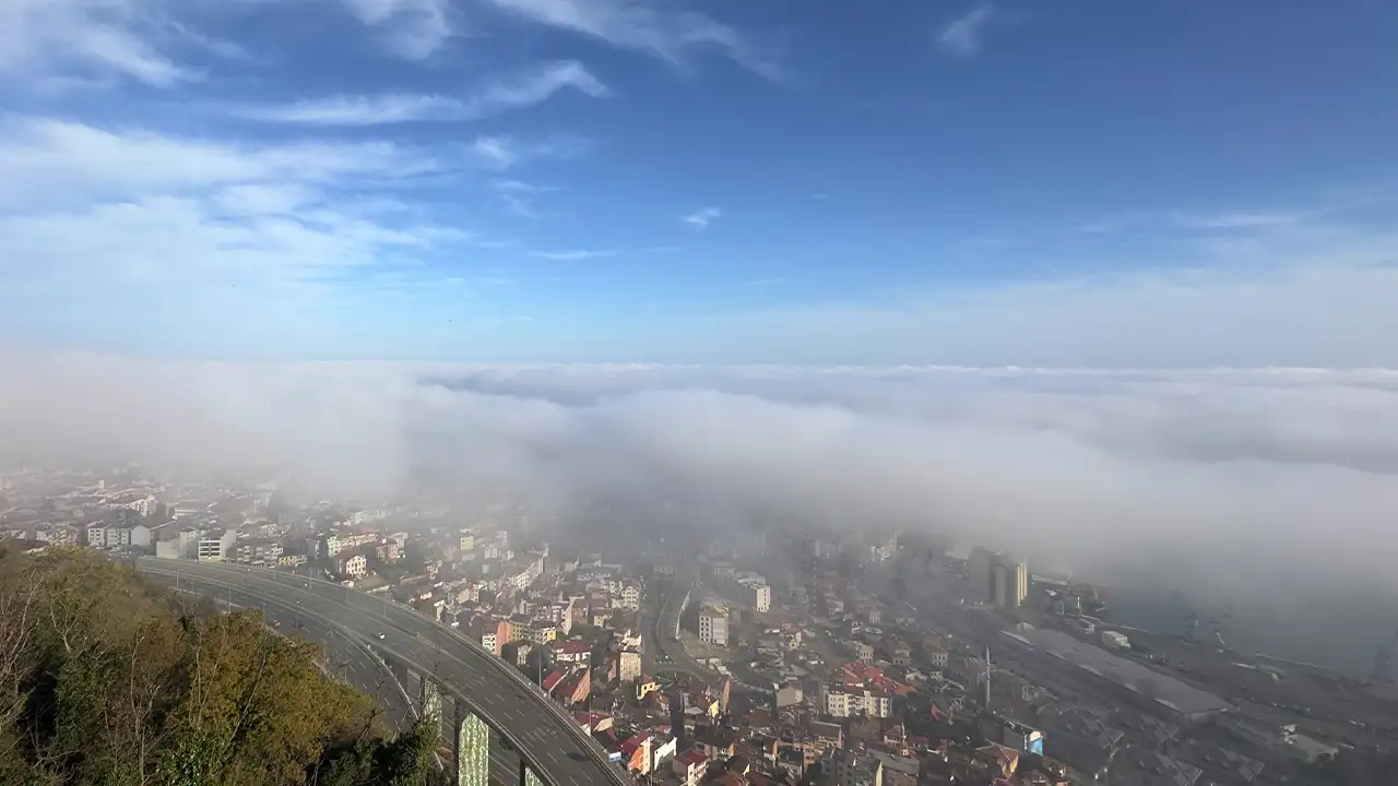Trabzon’da sis etkili oldu: Görüş mesafesi düştü