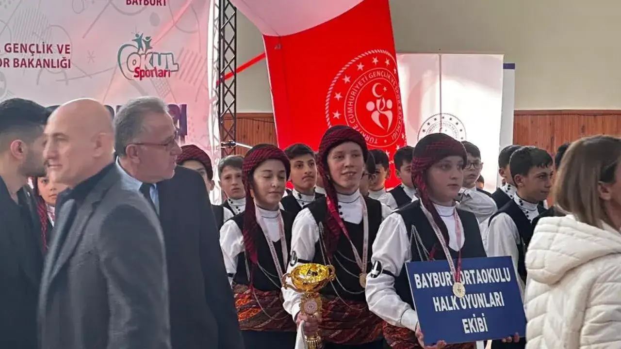 Bayburt’un gururu: Halk oyunları ekibi Türkiye finallerinde