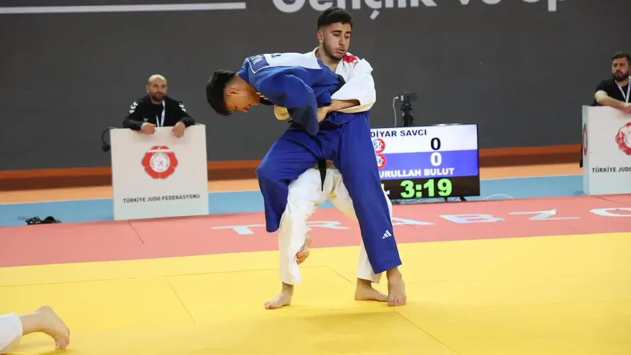 Trabzon’da judo şampiyonasında nefes kesen ilk gün