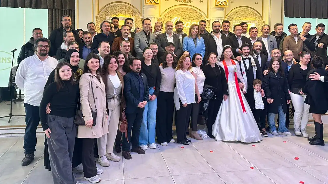 Trabzon basınında mutlu gün: Efnan ile Ozan evlendi