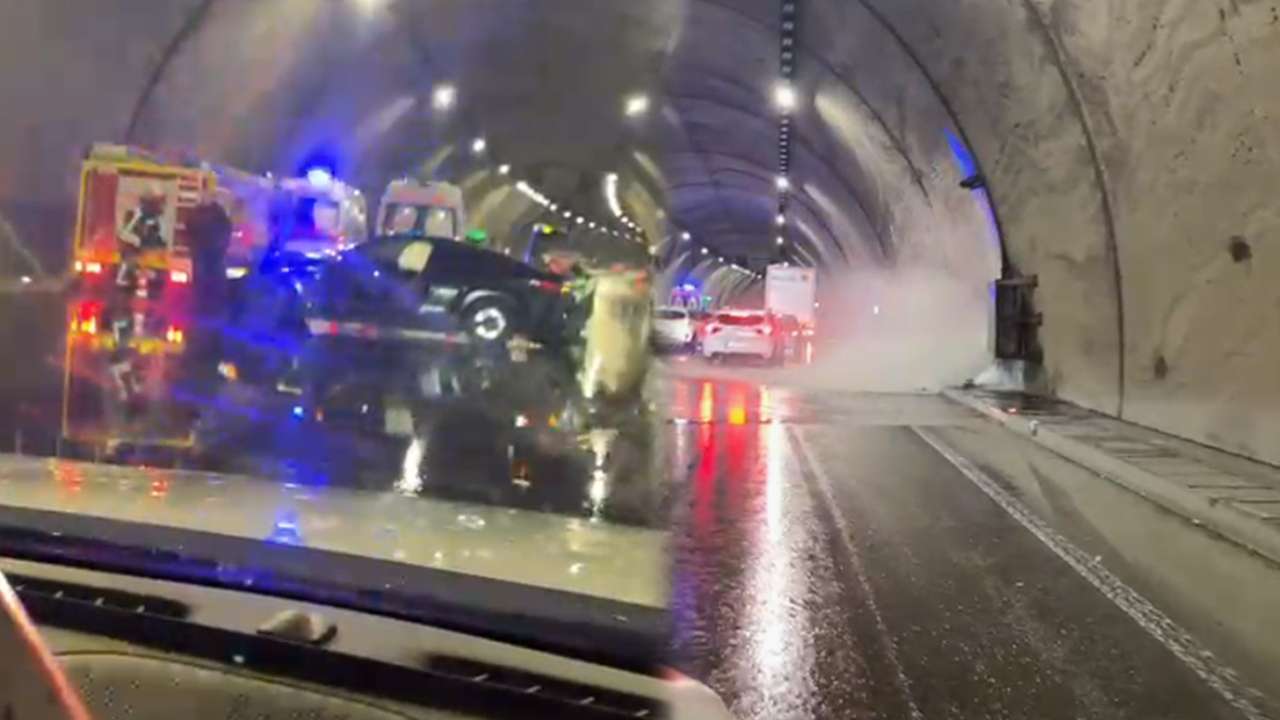 Trabzon'da feci kaza: Otomobil savruldu, yaralılar var