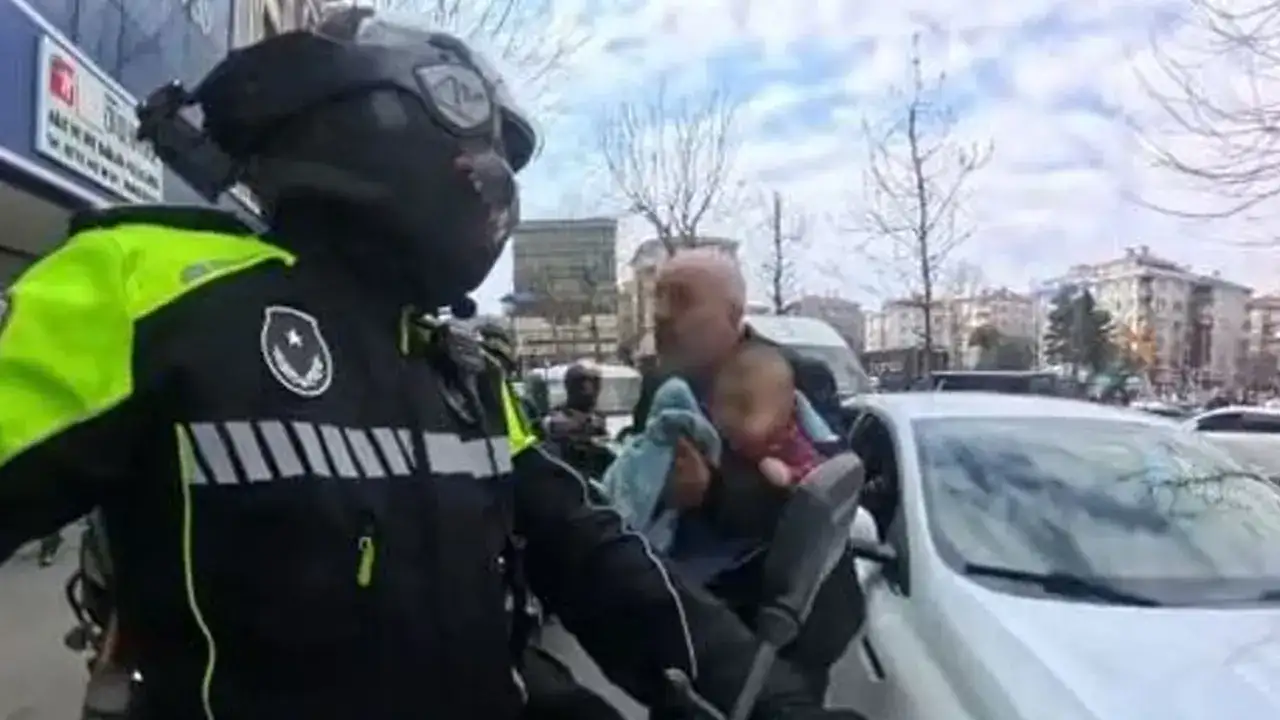 Bahçelievler’de trafikte kalan aileye zabıta ekipleri yardım etti