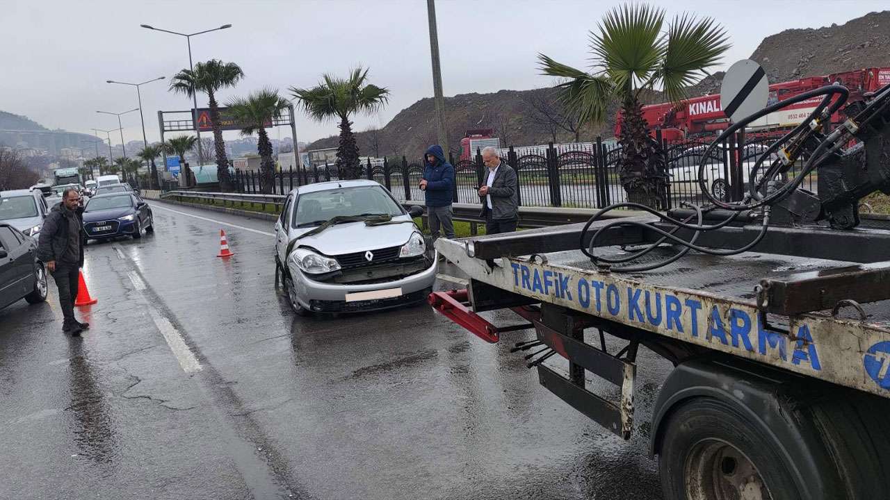 Trabzon’da yağış kazaları beraberinde getirdi: 19 araç hasar aldı
