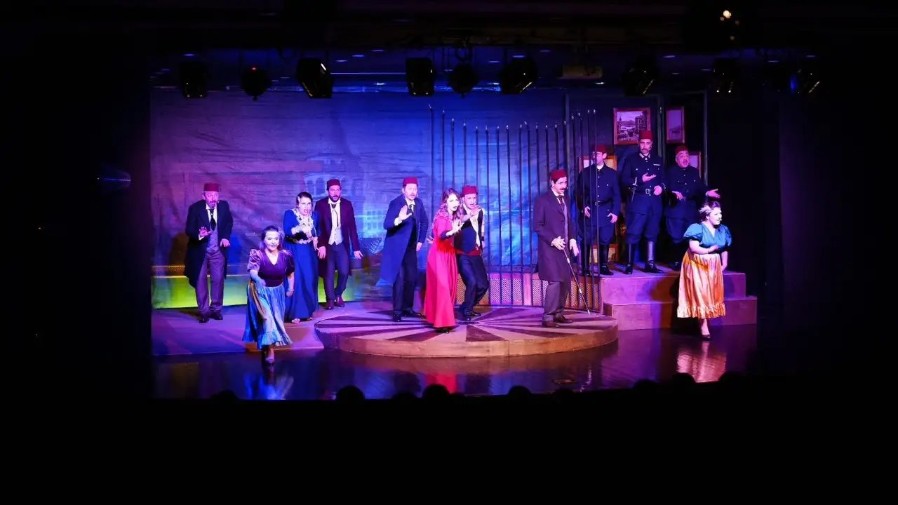 Akçaabat’ta Erol Günaydın Tiyatro Günleri coşkusu sürüyor