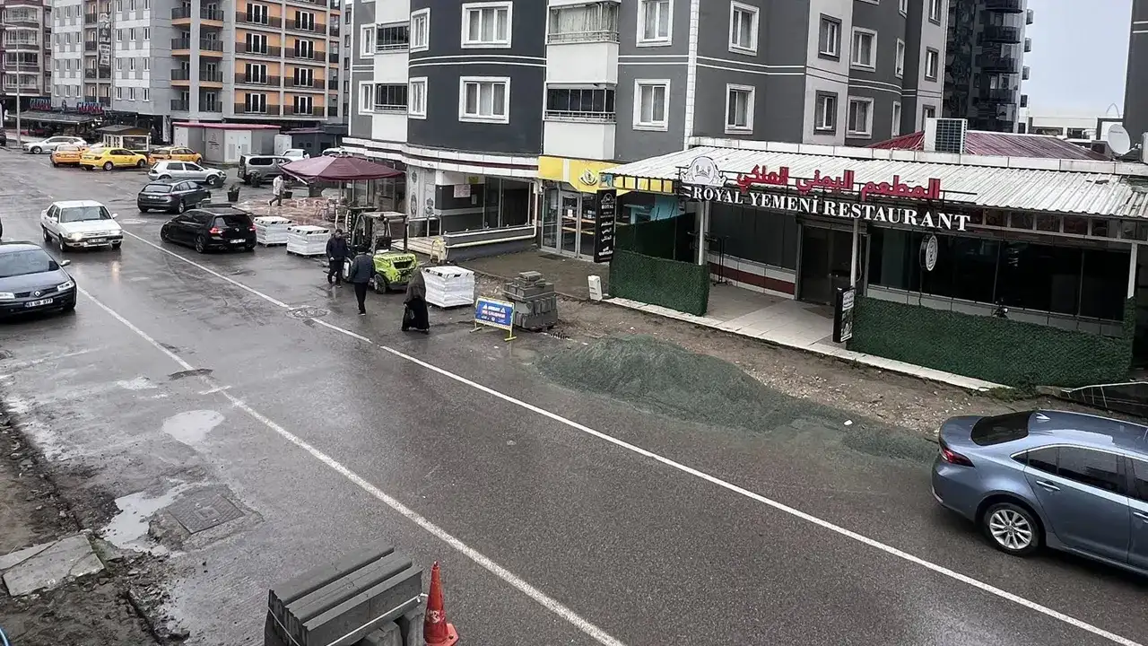 Trabzon’un o ilçesinde duran çalışmalar başladı: Cadde yenileniyor