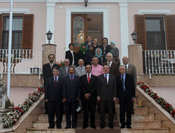 Vali konuklarını konakta ağırladı