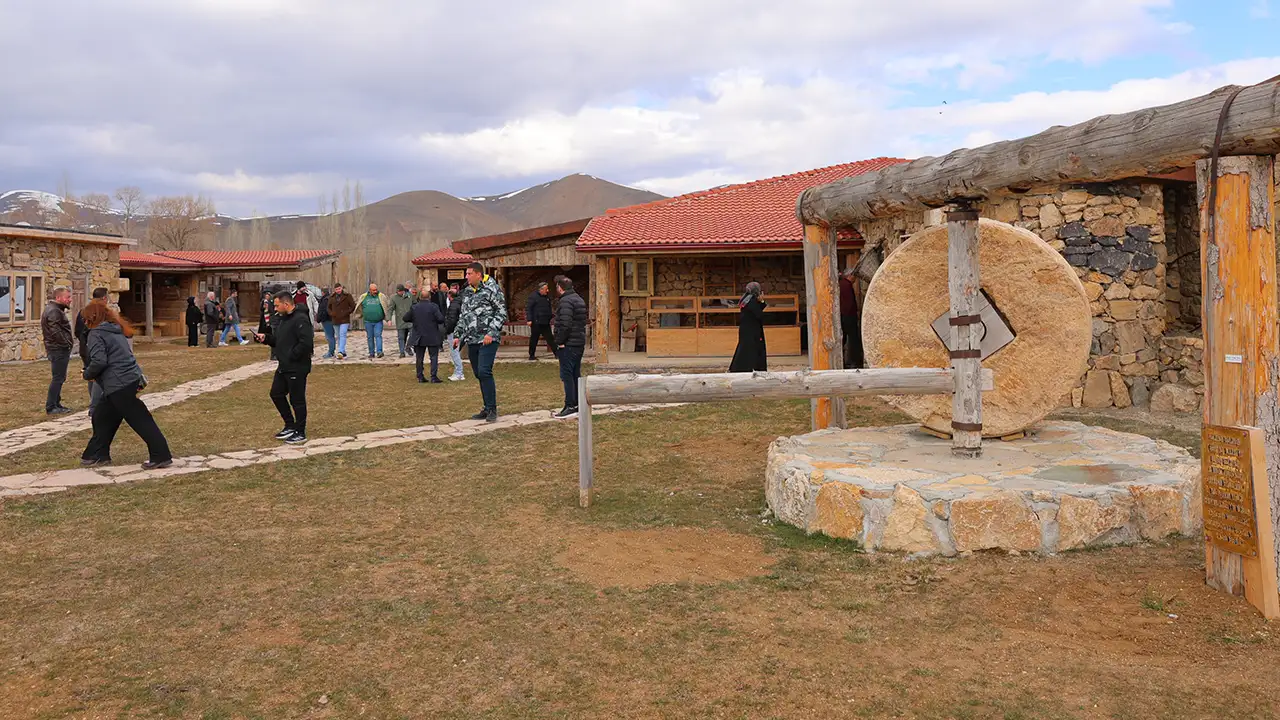 Doğu Karadeniz TÜRSAB heyeti Bayburt’ta destinasyonları gezdi