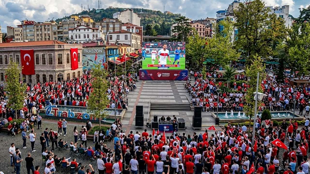 Trabzon Meydan’da dev ekran kuruluyor: Maç canlı yayınlanacak