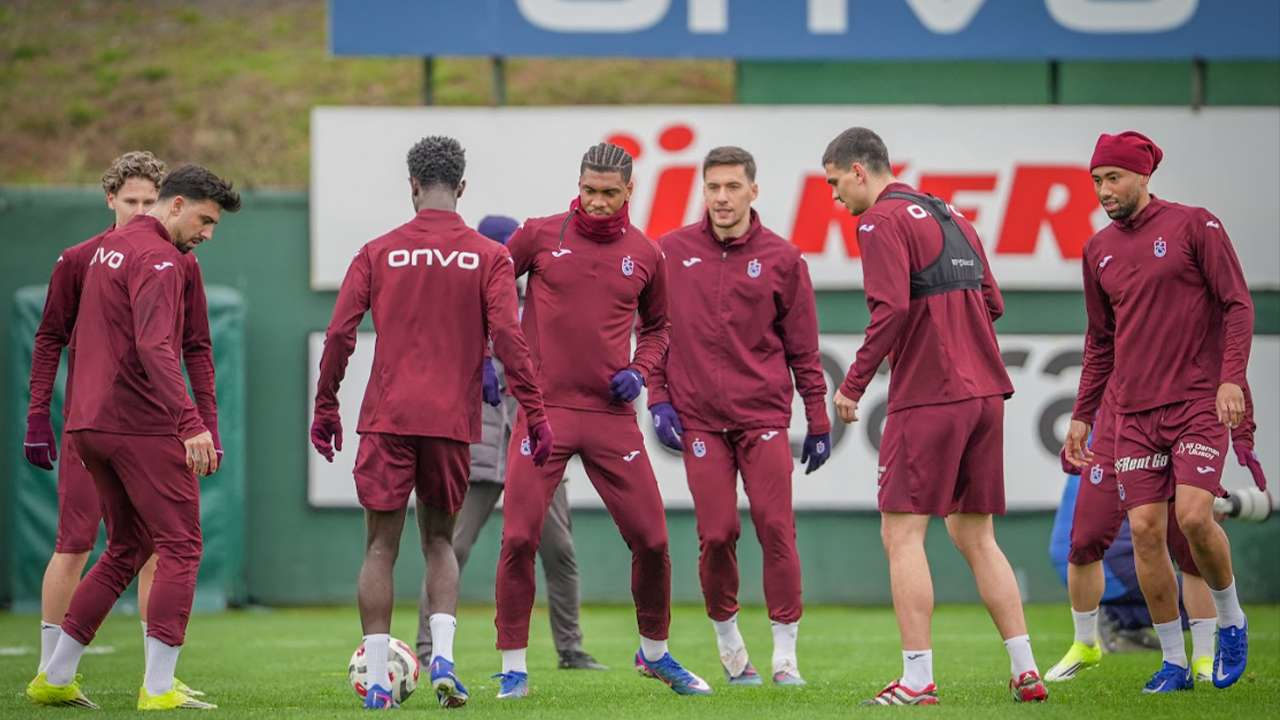 Fatih Tekke yönetimindeki Trabzonspor zorlu randevu için sahaya indi