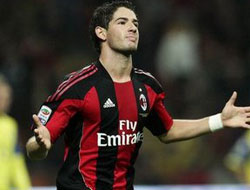 Milan yıldızlarıyla sahnede