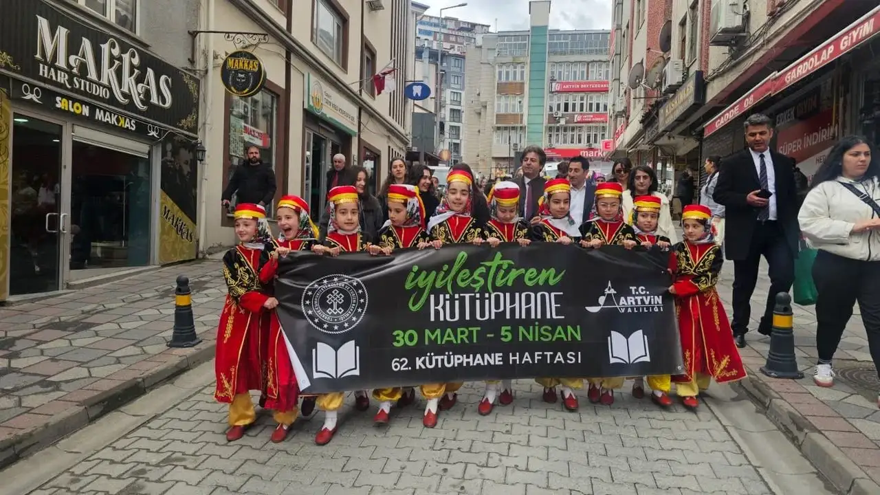 Artvin’de Kütüphane Haftası yürüyüş ve etkinliklerle kutlandı