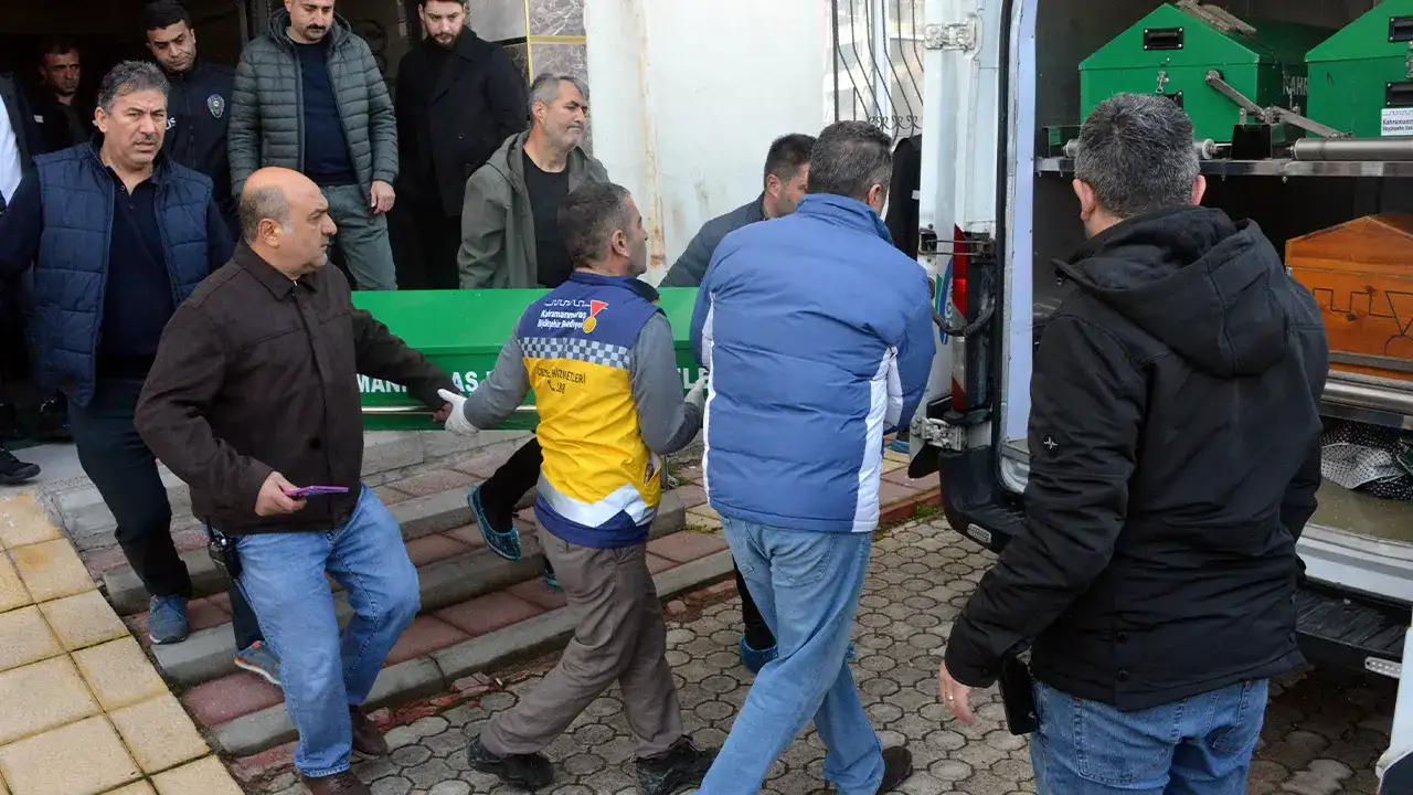 Madde tartışması faciaya dönüştü :Babasını boğazından bıçaklayarak öldürdü