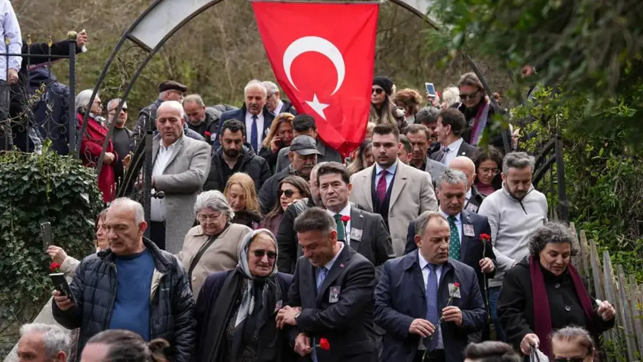 Volkan Konak ölümünün 1. yılında mezarı başında anıldı