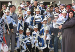 İngiliz annenin çocukları sünnetli