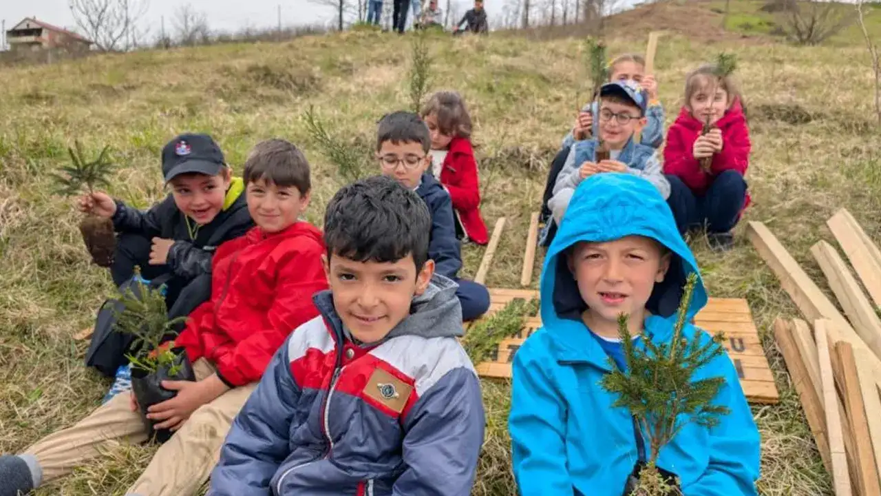 Trabzon Akçaabat’ta öğrencilerden hatıra ormanı için anlamlı adım