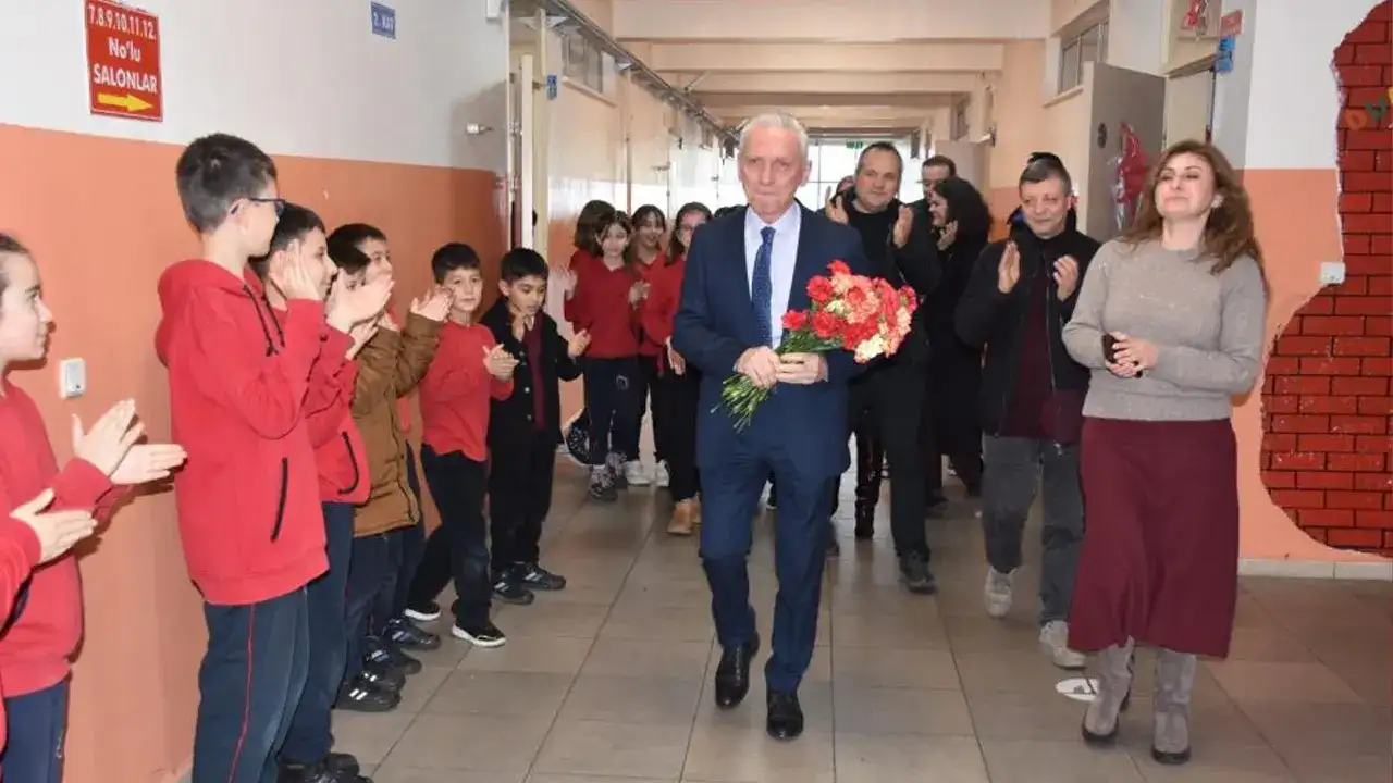Ordu’da 46 yıllık öğretmene duygulandıran sürpriz veda