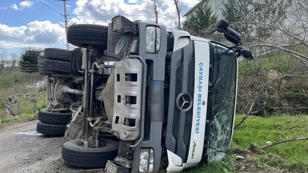 Ordu Kumru’da beton mikseri devrildi, sürücü yaralandı