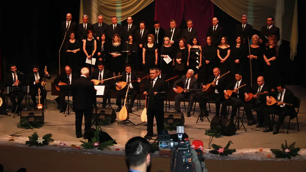 Trabzon’da türkü dolu akşam: Sazdan Ezgiler sahnede