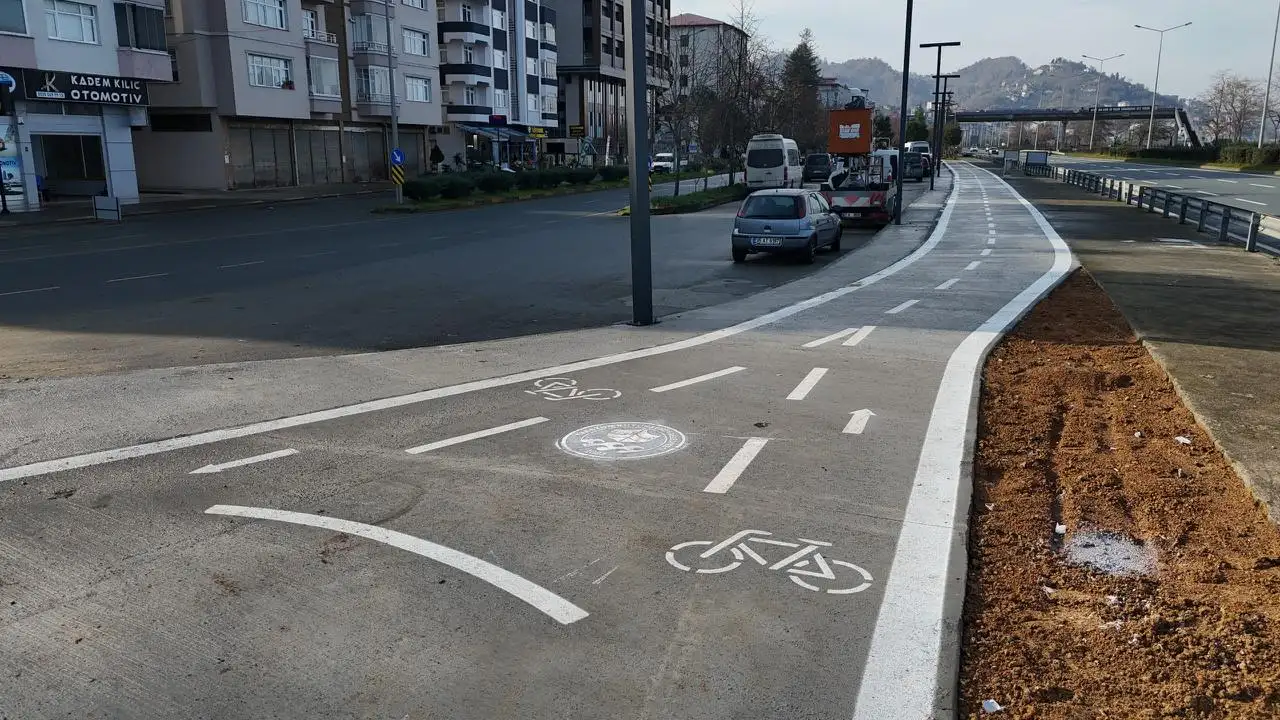 Sürmene’de 2 bin 106 metrelik bisiklet yolu açıldı