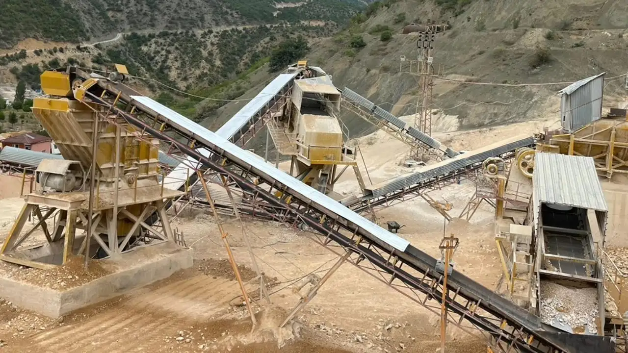 Artvin’de kırsal yollar için asfalt üretimi hız kazandı