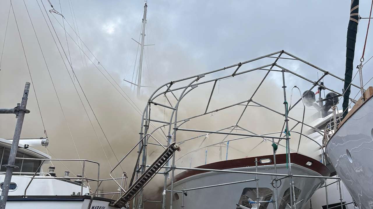 Trabzonspor’un eski başkanının yatında yangın çıktı! 5 kişi hastaneye kaldırıldı