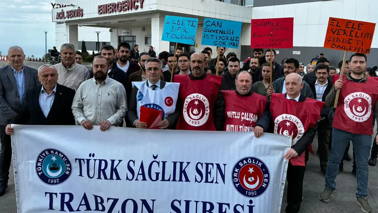 Trabzon’da sağlık çalışanları acil servis saldırısına tepki gösterdi! "Güvenlik ve denetim şart"