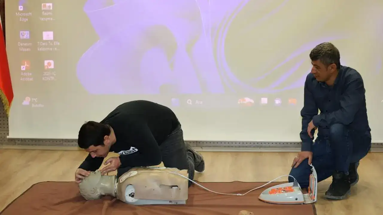 Bayburt’ta emniyet personeline ilk yardım eğitimi verildi