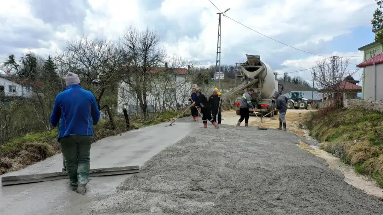 Ordu’da ulaşımı rahatlatacak beton yol çalışması tamamlanıyor