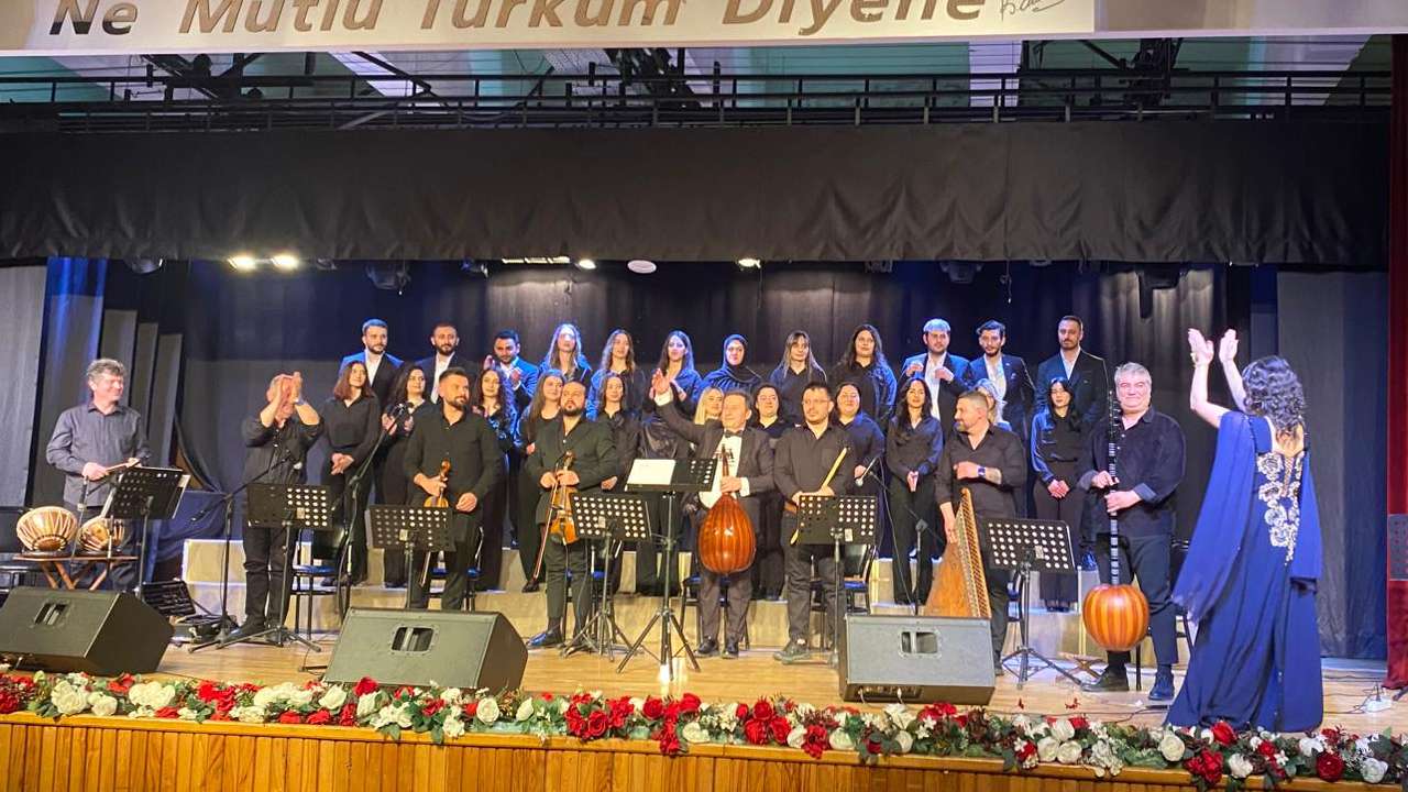 Trabzon'da Türk müziği rüzgarı: Hüseyni Fasıl konseri kulakların pasını sildi