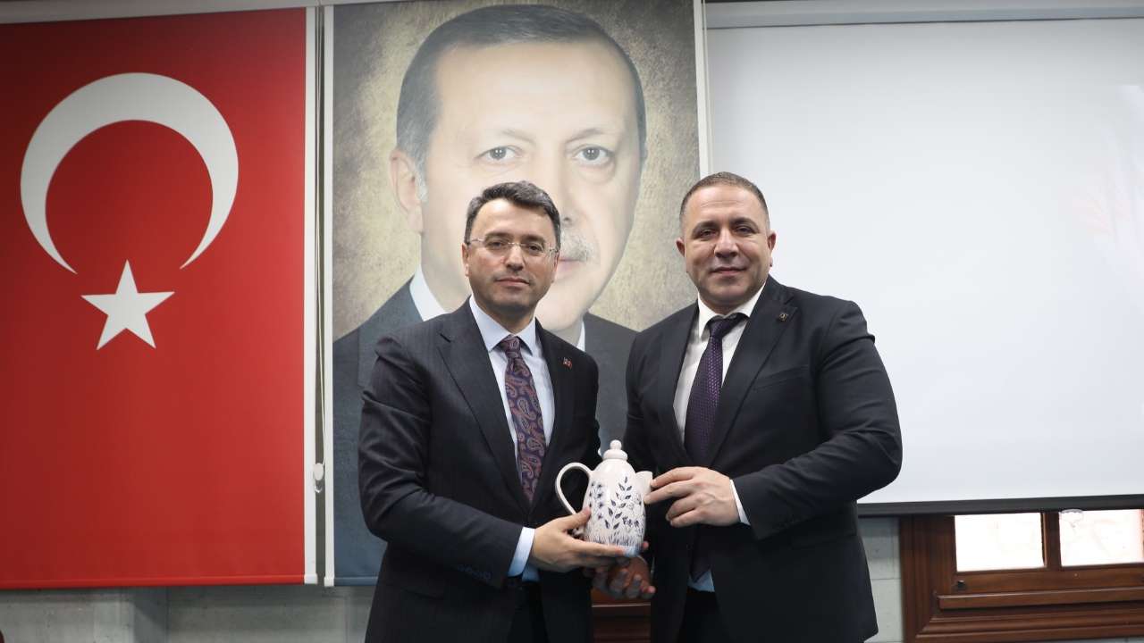 Trabzonlu bürokrat memleketinde gençlerin gelecek vizyonuna ışık tuttu