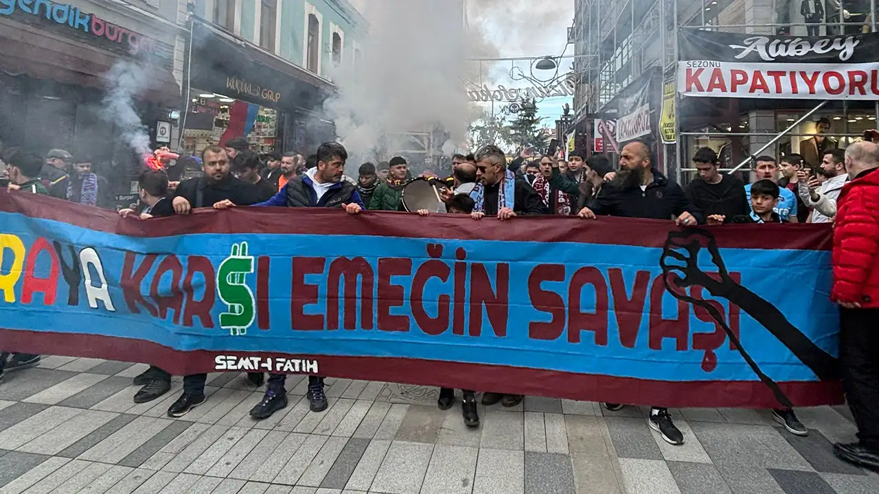 Trabzon’da derbi öncesi coşku: Uzun Sokak taraftar sesleriyle yıkıldı
