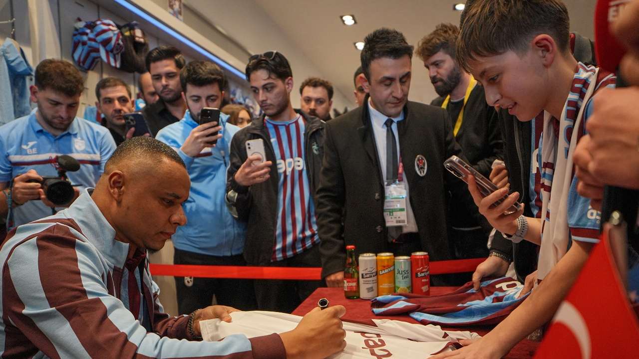 Jaja Coelho Trabzon’da taraftarlarla imza gününde buluştu