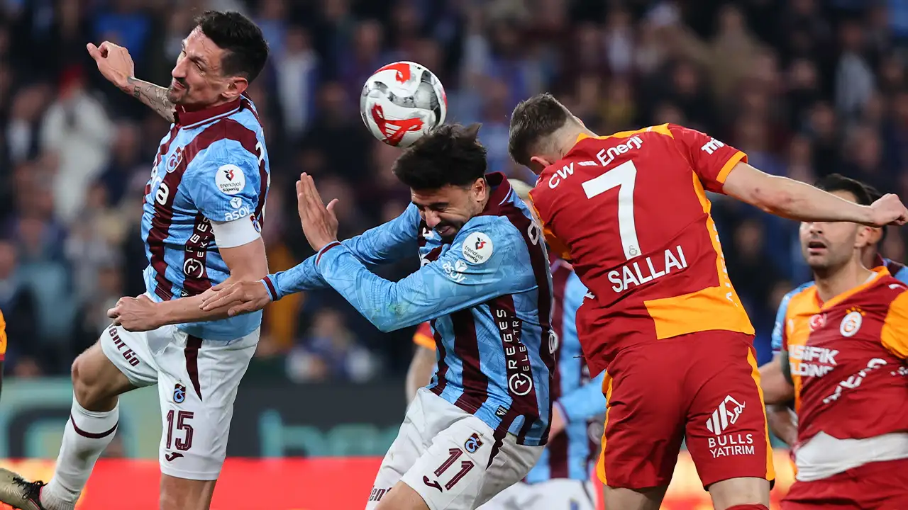 Trabzonspor-Galatasaray maçından notlar: 4 değişiklikle sahaya çıktı