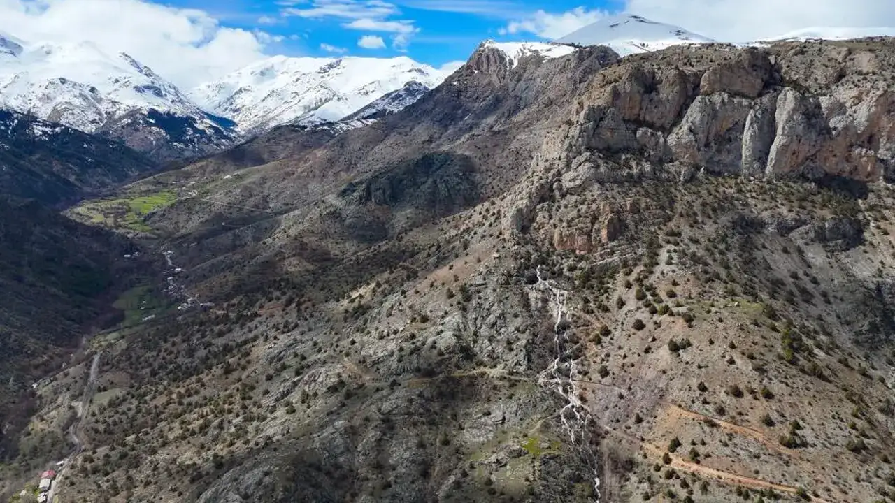 Gümüşhane’de doğa harikası: 15 gün akıp kaybolan gizemli sular