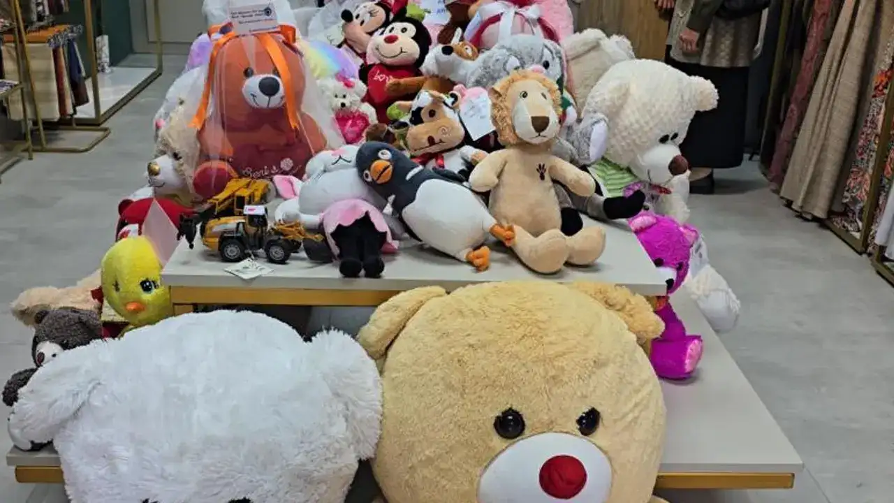 Rize’de açılışa anlamlı çağrı: Çiçek yerine oyuncak toplandı