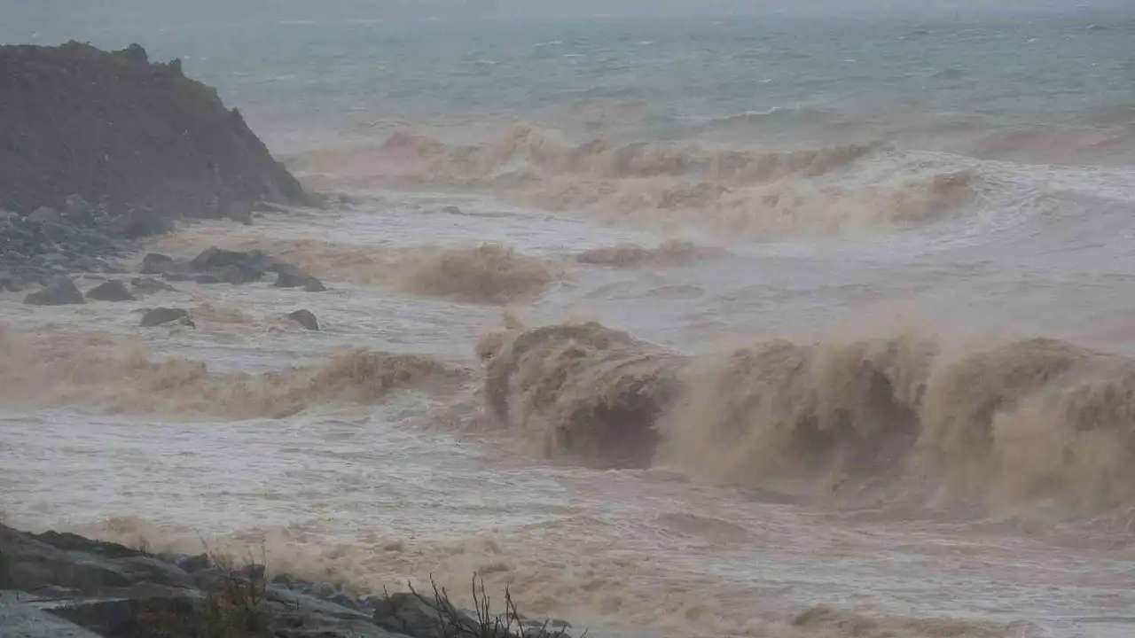 Trabzon için fırtına uyarısı: MGM saat vererek uyardı