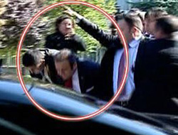 Bağış'a öğrencilerden saldırı!