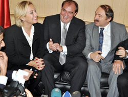 Bakan Özak Beşiktaş Okulunu açtı