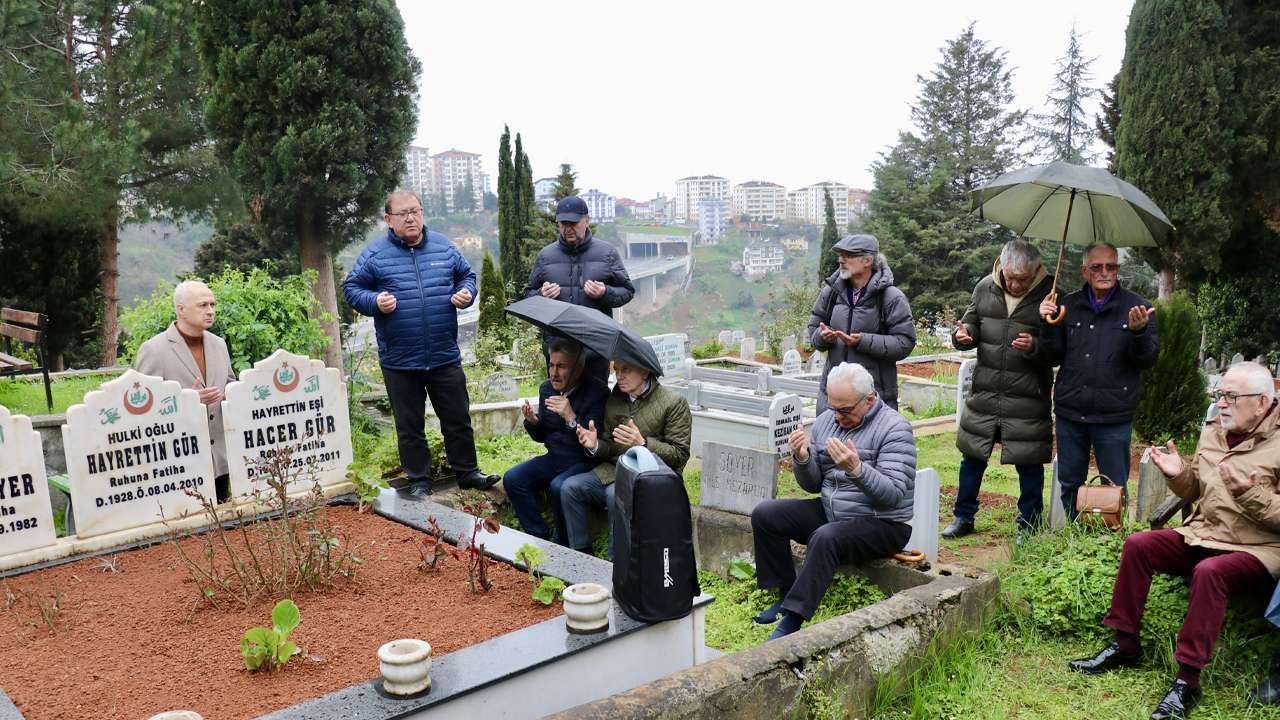 Trabzonspor Kulübünün eski divan başkanlık kurulu üyesi Hayri Gür anıldı