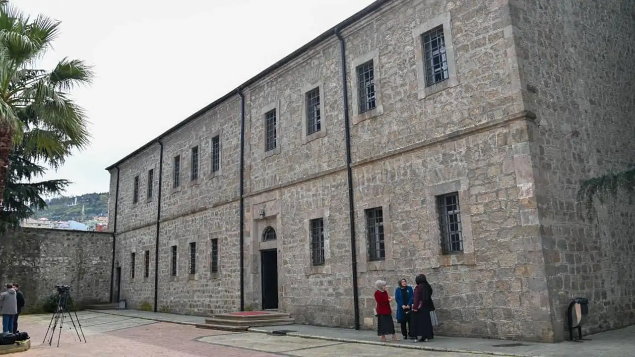 Trabzon Büyükşehir Meclisi’nde ‘Hüseyin Kazaz Kültür Merkezi’ tartışması: “Siyasete dönüştürmeyin”