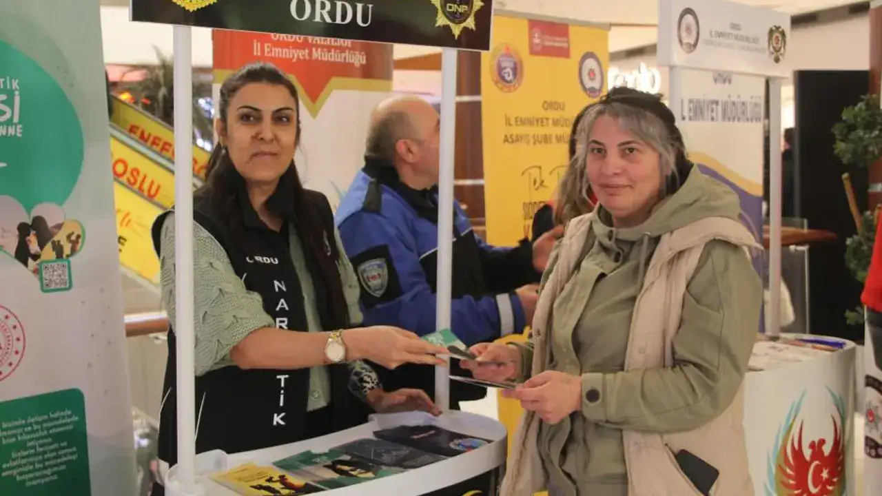 Ordu’da Polis Haftası’nda bilgilendirme standı kuruldu