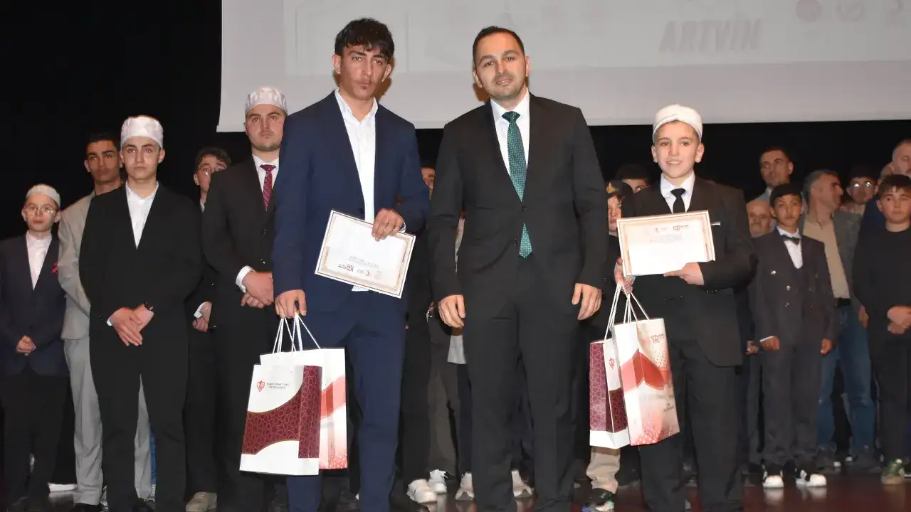 Artvin’de “Genç Bilaller Ezan Okuma Yarışması” bölge finali yapıldı